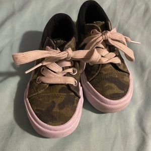 Size 6 toddler boys shoes, 2 for 1